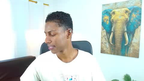 Snapshot of maiki18 chatting on December 2025 10:15:01 PM I am Maik online show from December 2025 10:15:01 PM