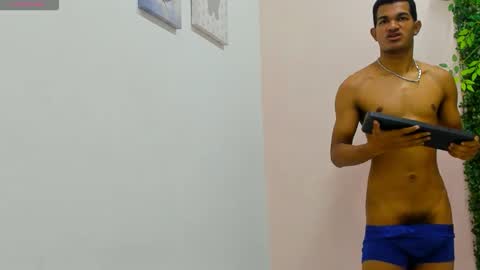 Snapshot of maikol_twinkx chatting on December 2025 03:48:01 AM maikol_twinkx online show from December 2025 03:48:01 AM