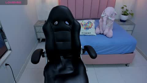 Snapshot of mailylove1 chatting on February 2025 12:58:02 PM M A I L Y online show from February 2025 12:58:02 PM