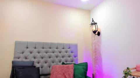 maite_smith69 online show from February 2026 01:31:02 PM