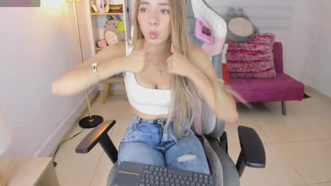 Majo online show from December 2024 09:34:01 PM