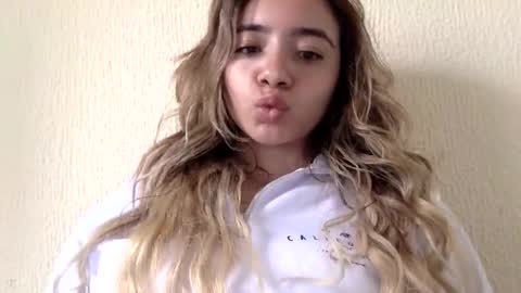 majo_gomezz online show from April 2026 03:35:02 PM