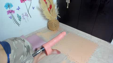 majosworld_21 online show from September 2025 06:51:02 PM