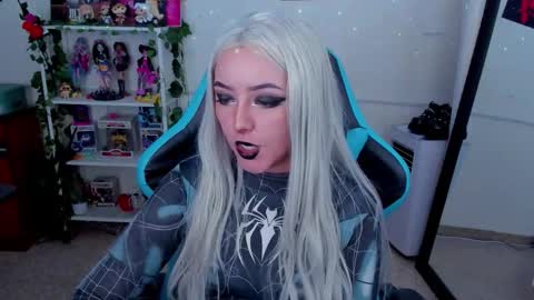 Snapshot of makii_33 chatting on November 2025 11:37:02 PM ... ... online show from November 2025 11:37:02 PM