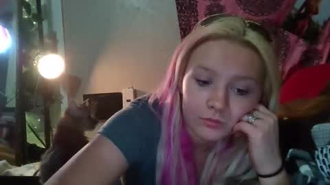 Snapshot of makinziirain chatting on February 2026 06:57:02 AM KarizmaticKitten online show from February 2026 06:57:02 AM