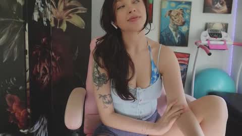 Snapshot of makiyahbelle2 chatting on December 2025 06:54:02 AM MakiyahBelle online show from December 2025 06:54:02 AM