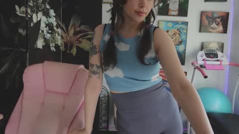 Snapshot of makiyahbelle2 chatting on December 2025 06:08:02 AM MakiyahBelle online show from December 2025 06:08:02 AM