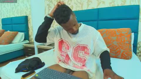 Snapshot of malcompierce chatting on September 2025 02:17:01 AM Malcom online show from September 2025 02:17:01 AM