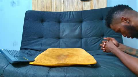 Snapshot of malcompierce chatting on October 2025 01:00:02 PM Malcom online show from October 2025 01:00:02 PM