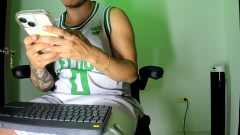 Snapshot of male_pussy chatting on December 2024 03:17:02 AM ADAM online show from December 2024 03:17:02 AM