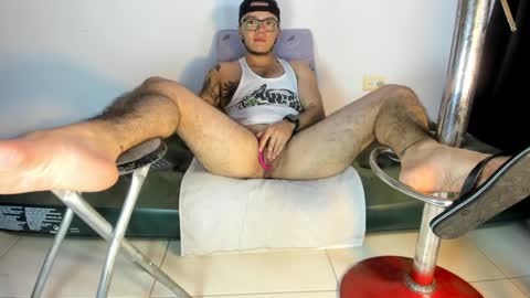 Snapshot of male_pussy chatting on January 2025 02:03:01 AM ADAM online show from January 2025 02:03:01 AM