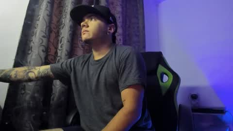 Snapshot of male_pussy chatting on September 2025 11:44:02 AM ADAM online show from September 2025 11:44:02 AM