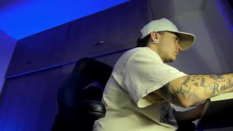 Snapshot of male_pussy chatting on November 2025 01:51:02 AM ADAM online show from November 2025 01:51:02 AM