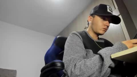 Snapshot of male_pussy chatting on November 2025 02:21:01 AM ADAM online show from November 2025 02:21:01 AM