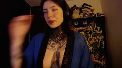 Snapshot of maliceinwonderland25 chatting on November 2025 03:52:02 AM Alice Asylum online show from November 2025 03:52:02 AM