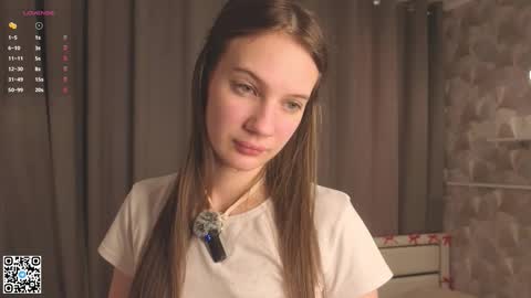 Snapshot of malisatrigueiro chatting on February 2026 04:08:02 AM Evelyn online show from February 2026 04:08:02 AM