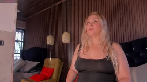 Snapshot of malorysweet chatting on February 2026 12:21:01 PM MalorySweet online show from February 2026 12:21:01 PM