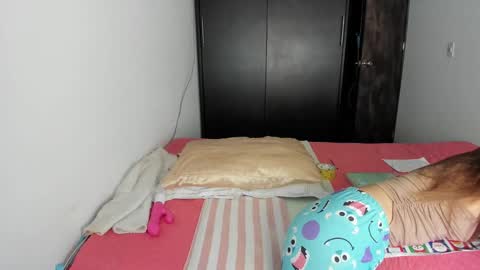 instagram  nueela   online show from December 2024 06:06:02 PM