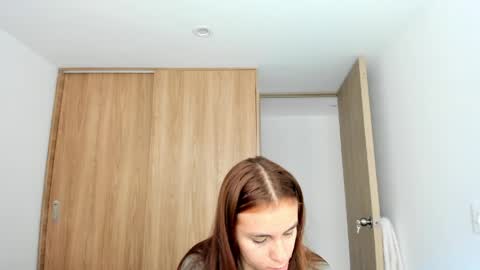 Snapshot of malucam_06 chatting on May 2026 06:02:02 PM instagram nueela online show from May 2026 06:02:02 PM