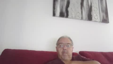 Snapshot of mambow99 chatting on October 2025 05:35:01 PM OLDMANFREE online show from October 2025 05:35:01 PM