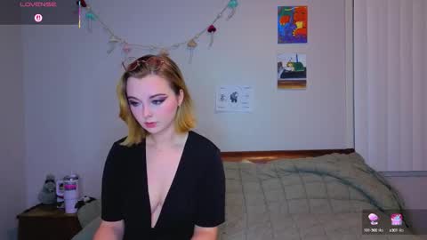 MamiCloudz online show from October 2025 12:32:01 AM