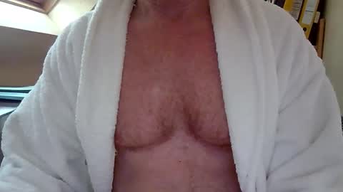 Snapshot of manbitcher chatting on March 2026 09:37:02 AM manbitcher online show from March 2026 09:37:02 AM