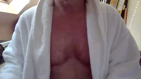 Snapshot of manbitcher chatting on March 2026 08:18:01 AM manbitcher online show from March 2026 08:18:01 AM