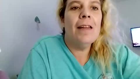 Snapshot of mandilube39 chatting on January 2025 04:04:01 AM mindy22 online show from January 2025 04:04:01 AM