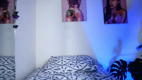 Snapshot of mandy_l33_ chatting on February 2025 10:19:01 PM mandy_l33_ online show from February 2025 10:19:01 PM