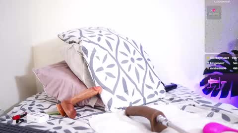 Snapshot of mandy_l33_ chatting on February 2025 01:04:02 AM mandy_l33_ online show from February 2025 01:04:02 AM