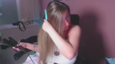 Snapshot of mandybabyxxx chatting on December 2025 08:37:02 PM MandyBabyXXX online show from December 2025 08:37:02 PM