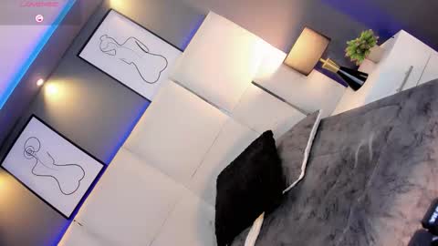 manellyksparklee online show from November 2025 01:00:02 PM