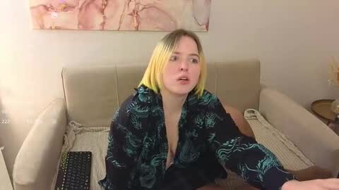 manic_pixie_ online show from February 2025 02:24:01 PM