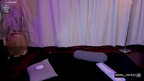 manu  velezz   Help me to get to 100 thumbs ups Tip 25tks  Rate me  online show from April 2026 07:11:02 AM