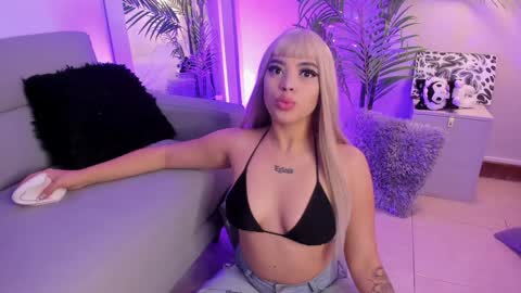 Manu Velez  online show from December 2024 01:58:01 PM