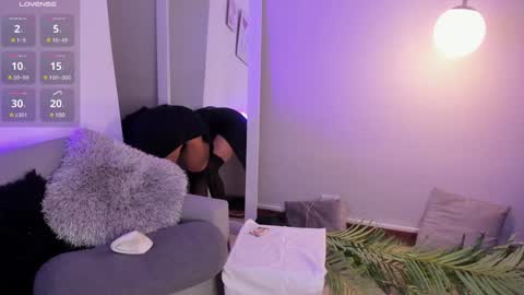 Manu Velez  online show from December 2024 02:36:02 PM