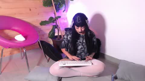 Manu Velez  online show from February 2025 01:21:02 AM