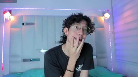 Manuel online show from February 2025 07:28:02 PM