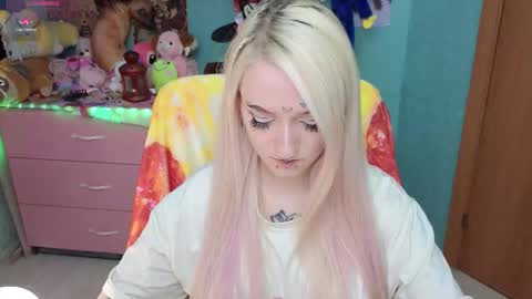 Snapshot of manuela_unicorn chatting on November 2025 03:18:02 AM Manuela online show from November 2025 03:18:02 AM