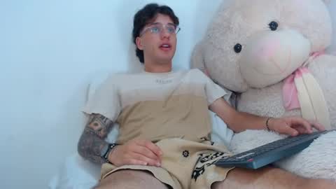Manuel online show from May 2026 09:01:01 PM