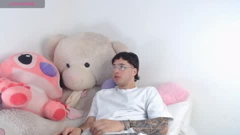 Manuel online show from May 2026 11:23:04 PM