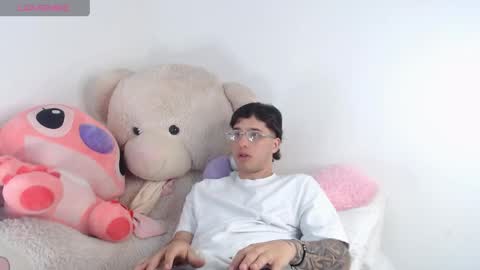Manuel online show from May 2026 11:45:02 PM