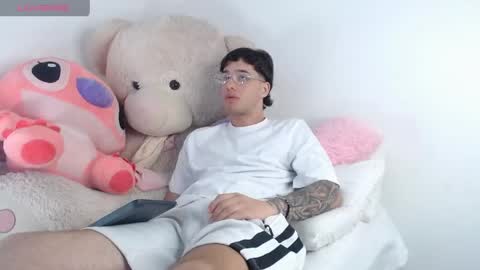 Manuel online show from May 2026 12:07:01 AM