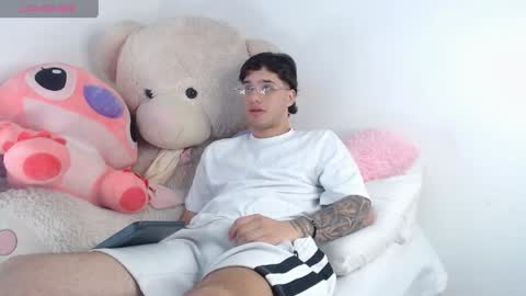 Manuel online show from May 2026 12:18:01 AM