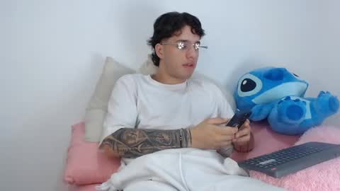 Manuel online show from May 2026 04:42:01 AM