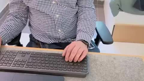 manuherb84 online show from April 2026 01:38:01 PM