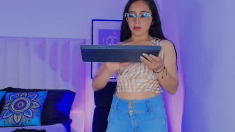 Snapshot of mara_wolf01 chatting on December 2025 08:03:02 PM Mara online show from December 2025 08:03:02 PM