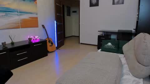 Snapshot of marc105100 chatting on February 2025 04:25:02 PM alex marvelxx online show from February 2025 04:25:02 PM