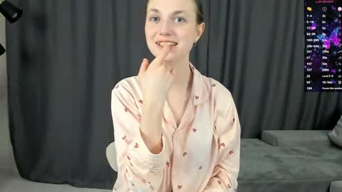 Mia online show from April 2026 07:44:02 PM