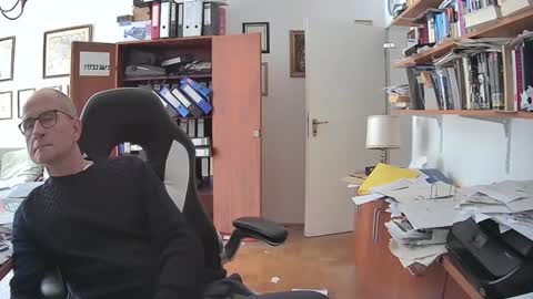 Snapshot of marginalie chatting on October 2025 09:48:01 AM marginalie online show from October 2025 09:48:01 AM